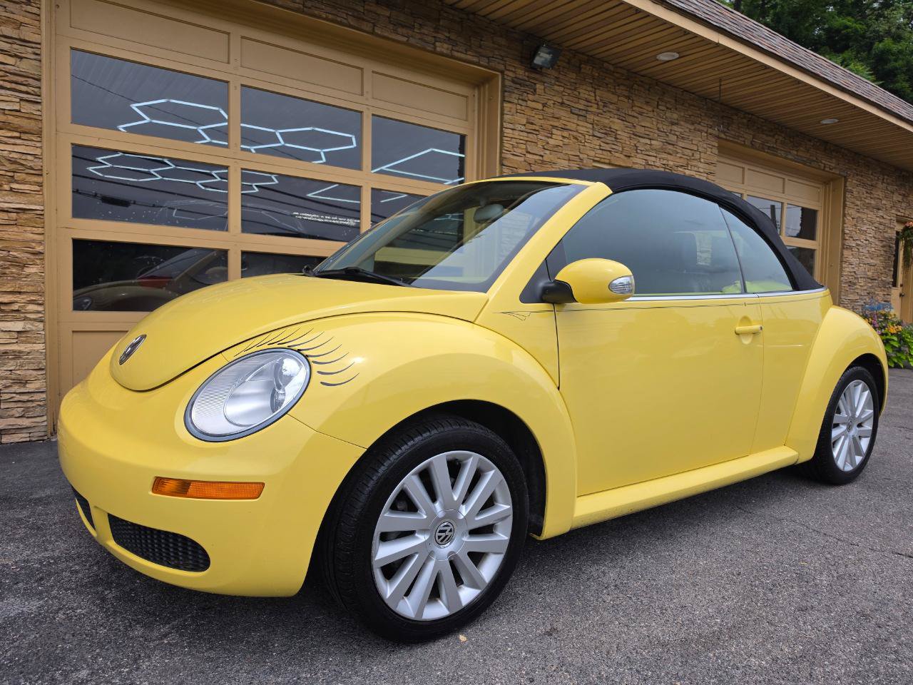Used 2008 Volkswagen Beetle SE FWD image 62