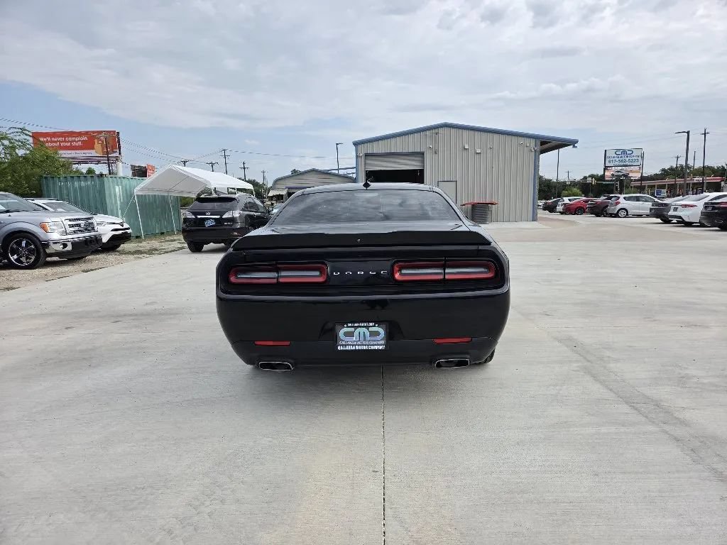 Used 2018 Dodge Challenger SXT Plus RWD image 6