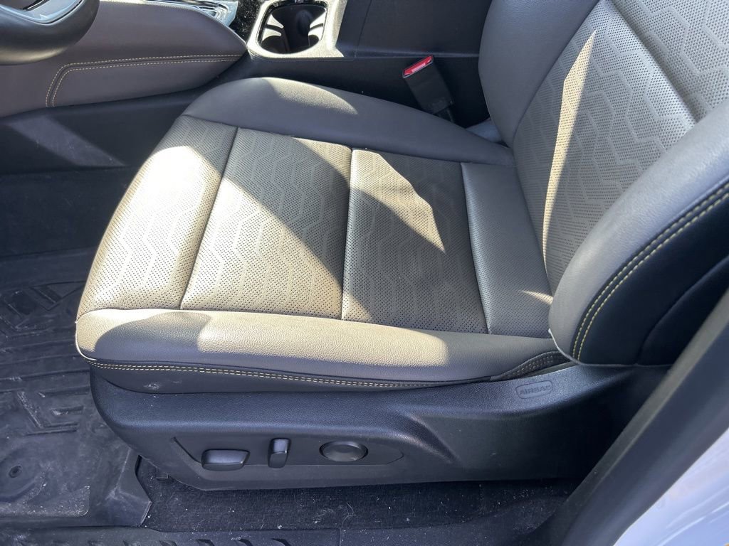 Used 2023 Chevrolet Colorado ZR2 w/ ZR2 Convenience Package III image 17