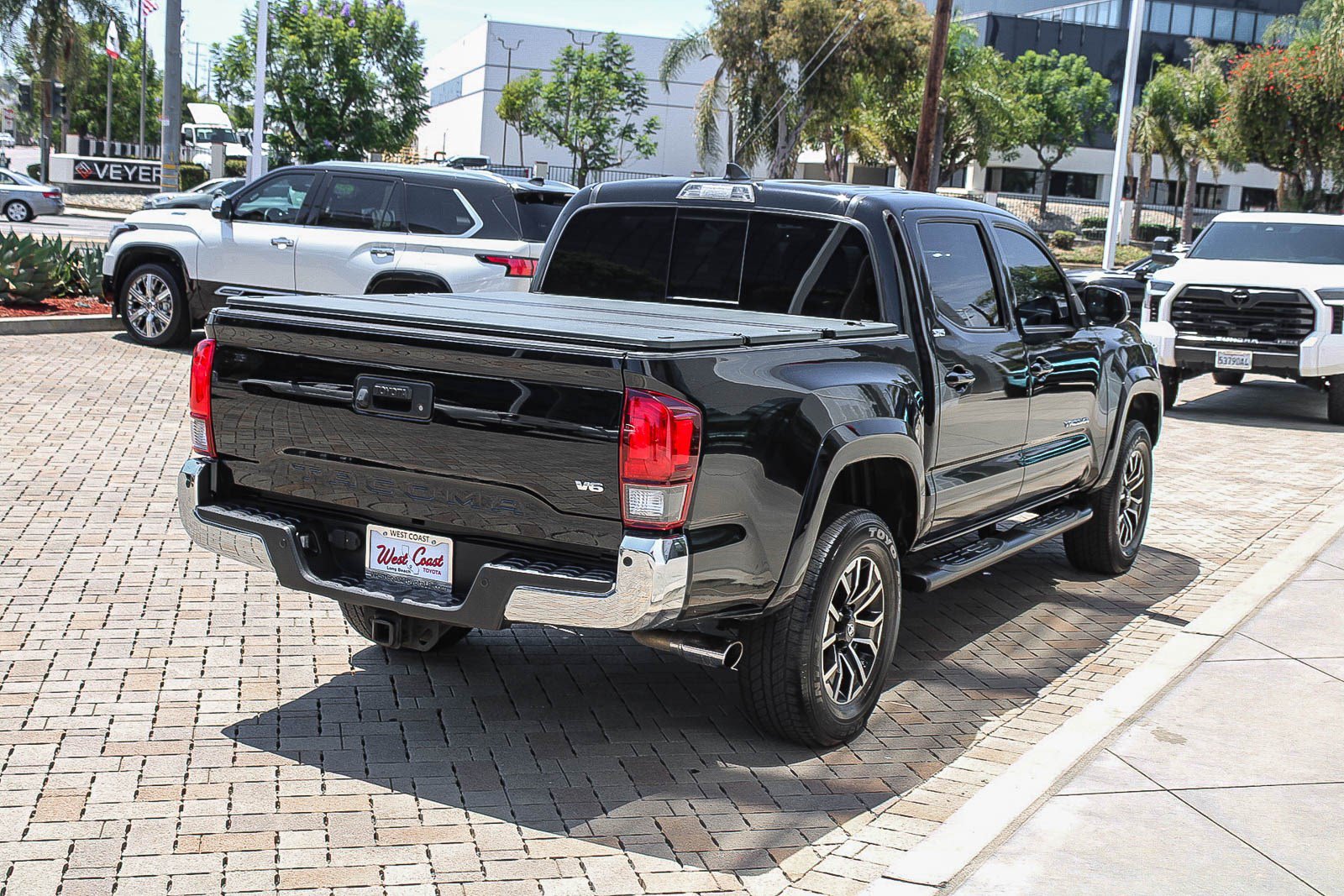 Used 2018 Toyota Tacoma SR5 RWD image 7