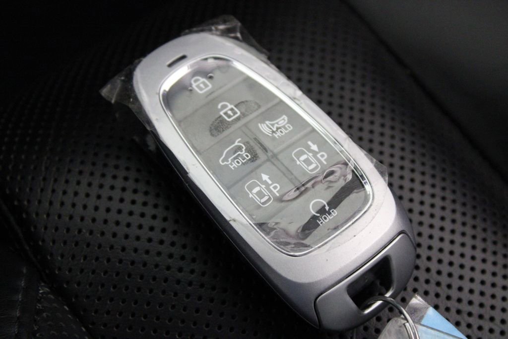 Used 2023 Hyundai Palisade Calligraphy image 32