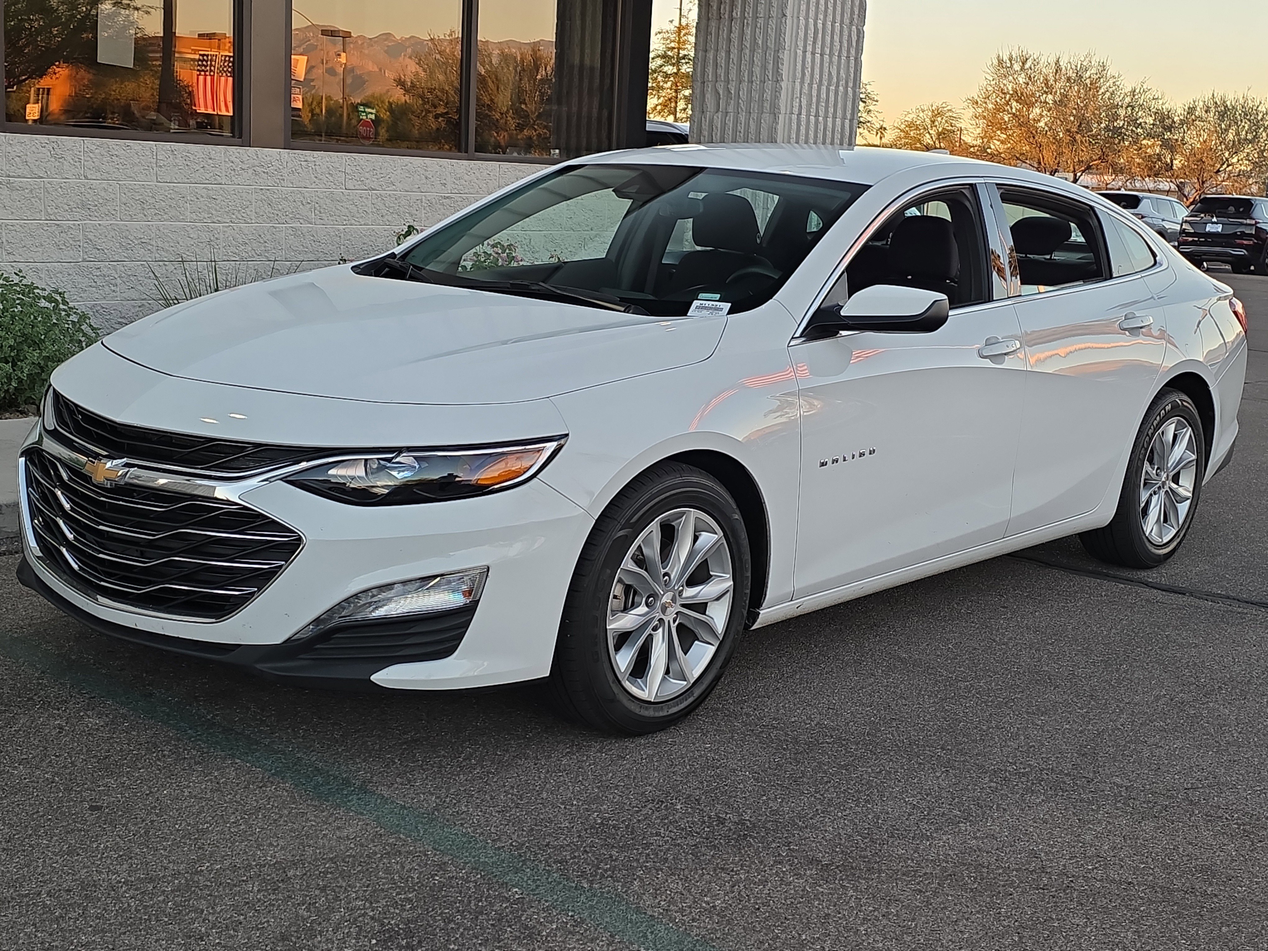 Used 2024 Chevrolet Malibu LT image 3