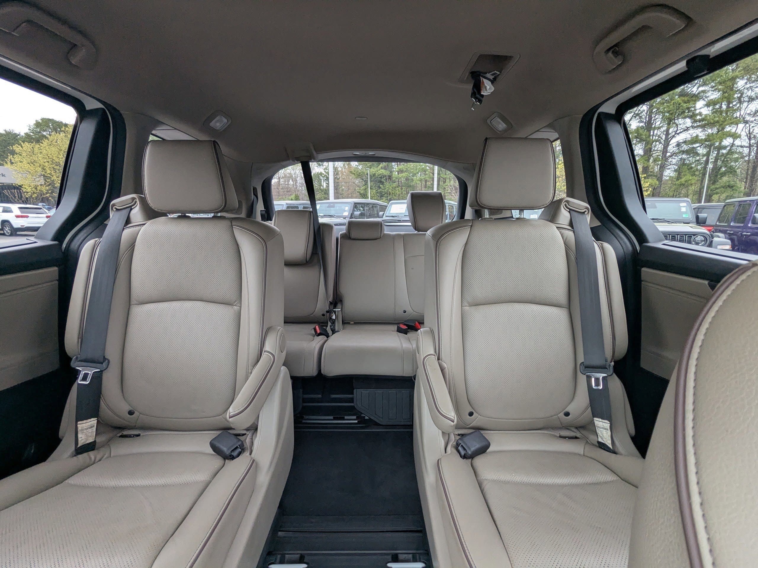 Used 2024 Honda Odyssey Elite image 11