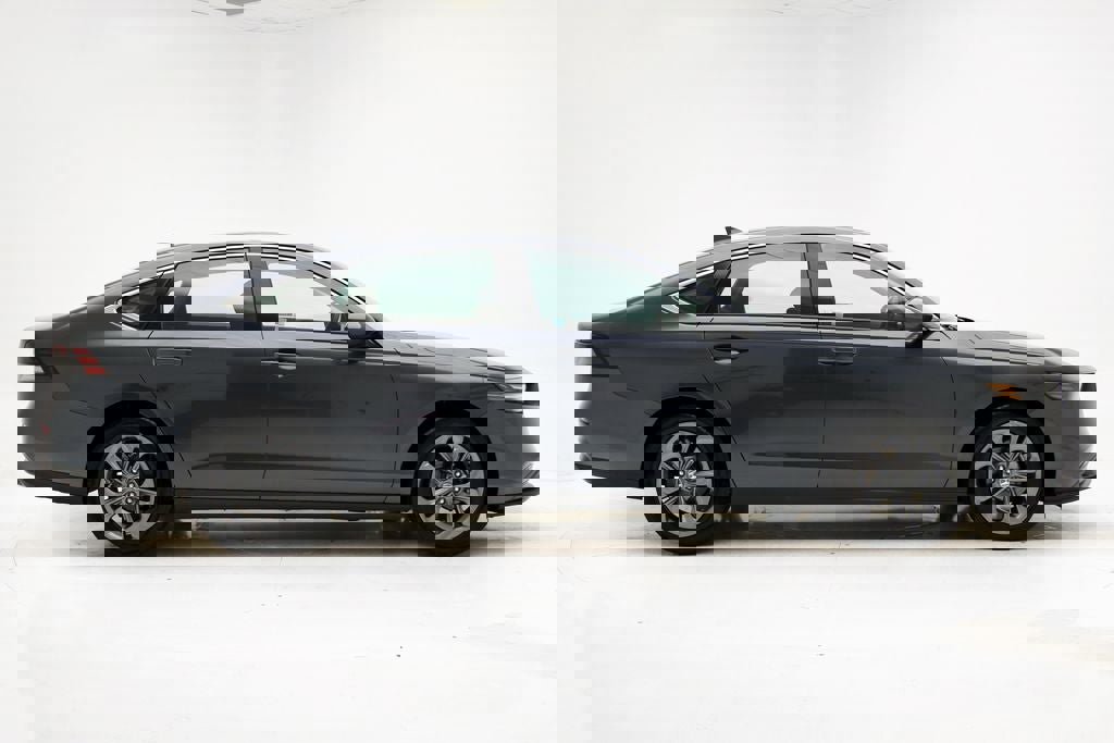 Used 2024 Honda Accord EX image 2