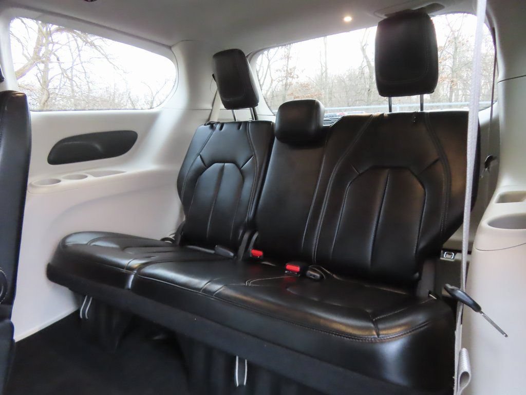 Certified 2024 Chrysler Pacifica Touring-L FWD image 21