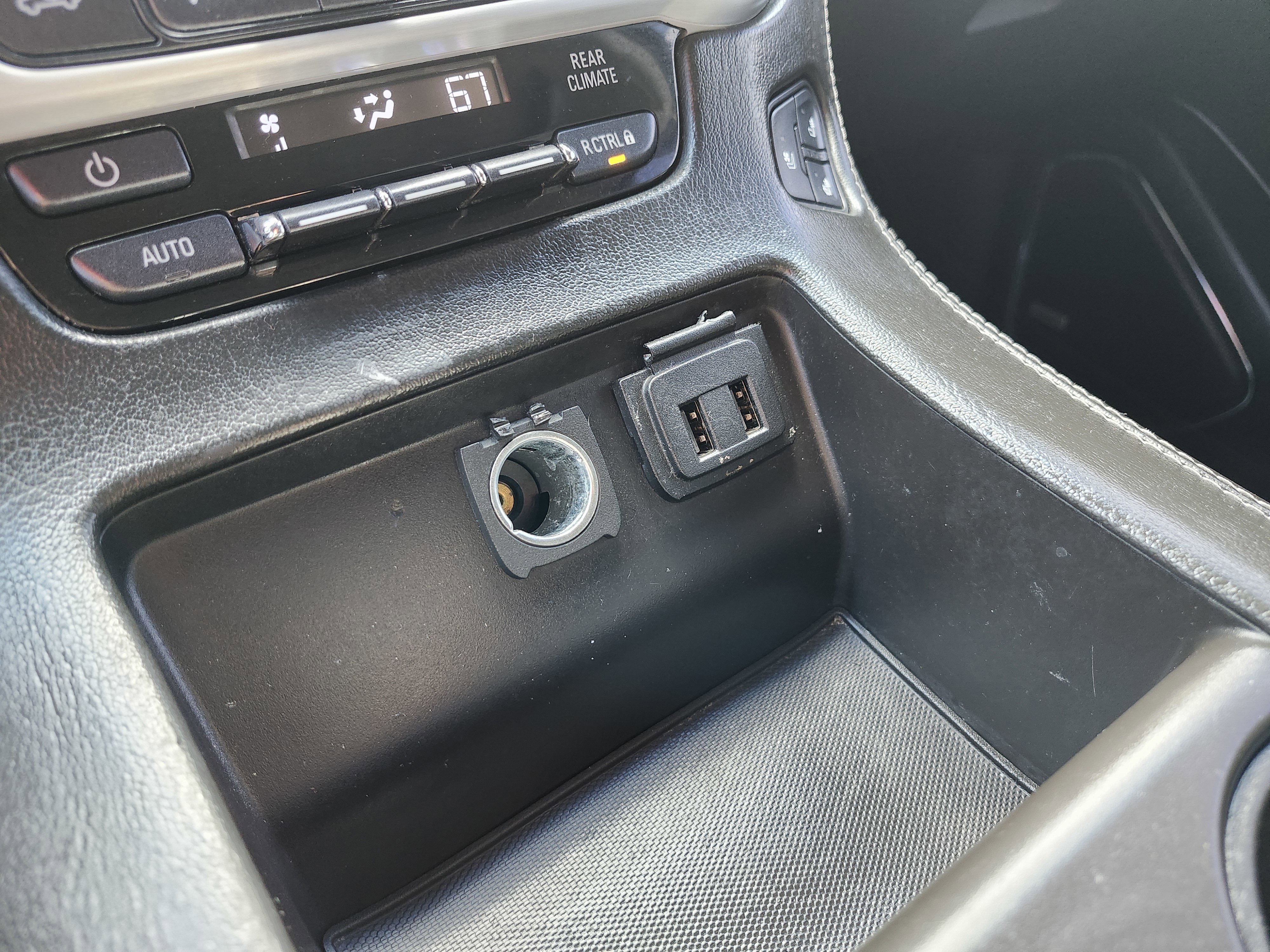 Used 2019 GMC Yukon XL SLT AWD/4WD image 10
