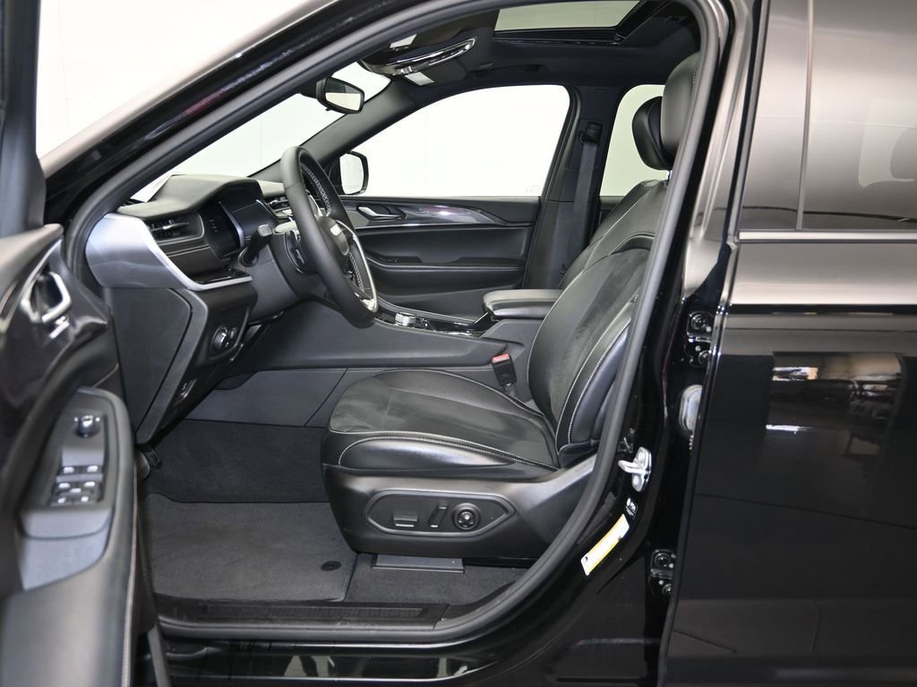 Used 2022 Jeep Grand Cherokee Altitude AWD/4WD image 20