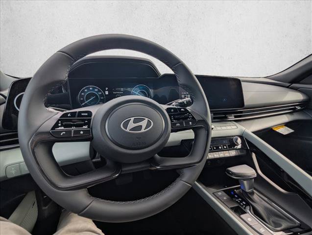Certified 2025 Hyundai Elantra Limited FWD image 3