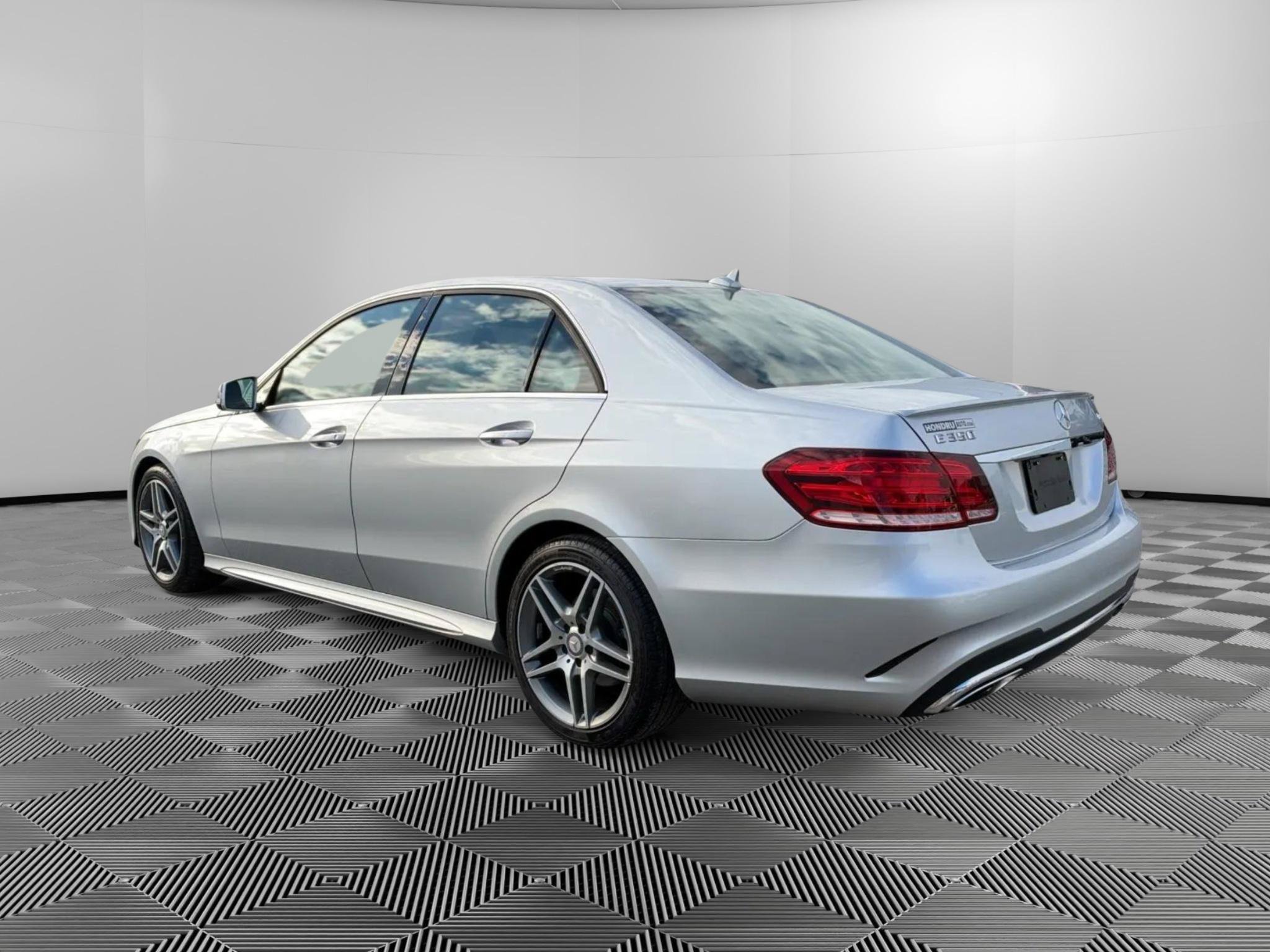 Used 2016 Mercedes-Benz E 350 4MATIC Sedan image 3