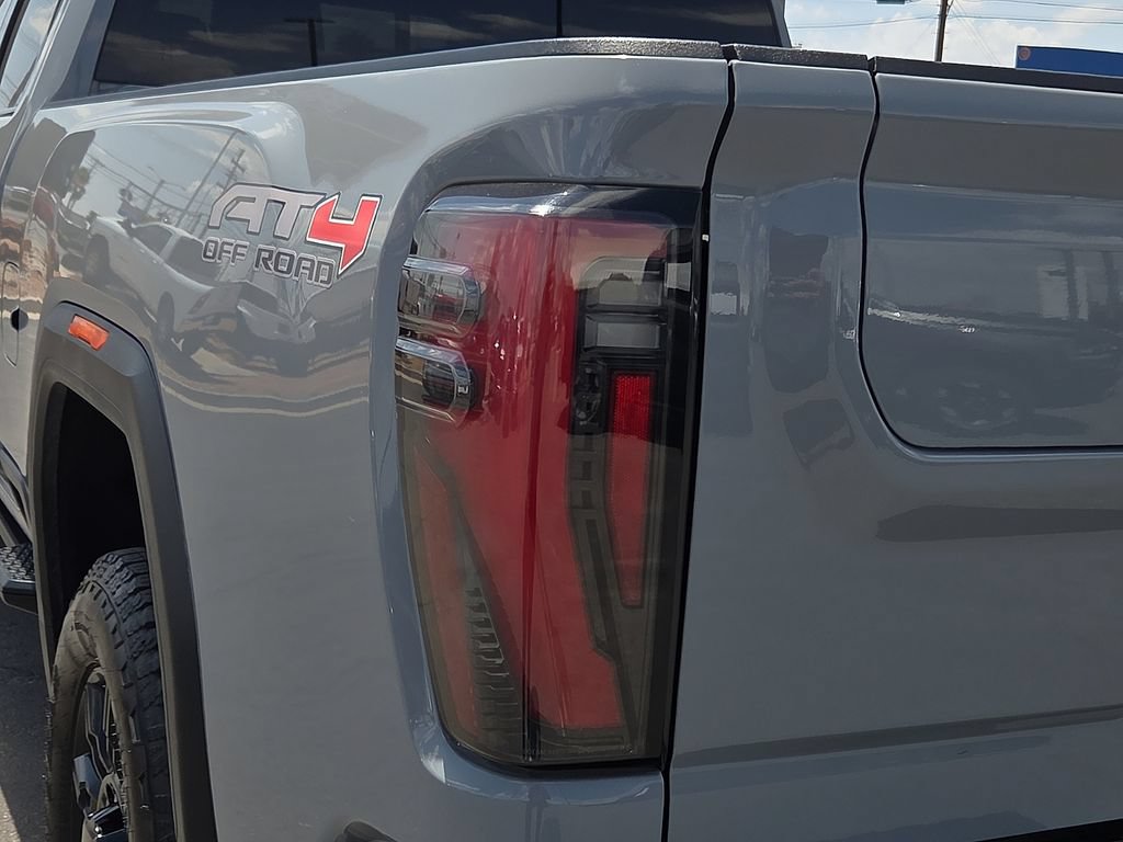 Used 2025 GMC Sierra 2500 AT4 w/ AT4 Premium Plus Package AWD/4WD image 9