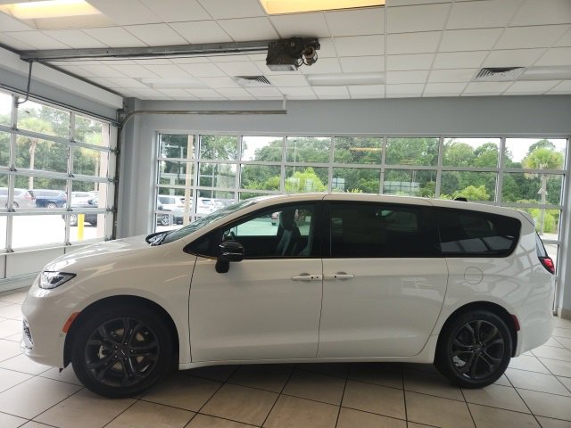 New 2026 Chrysler Pacifica Select image 5