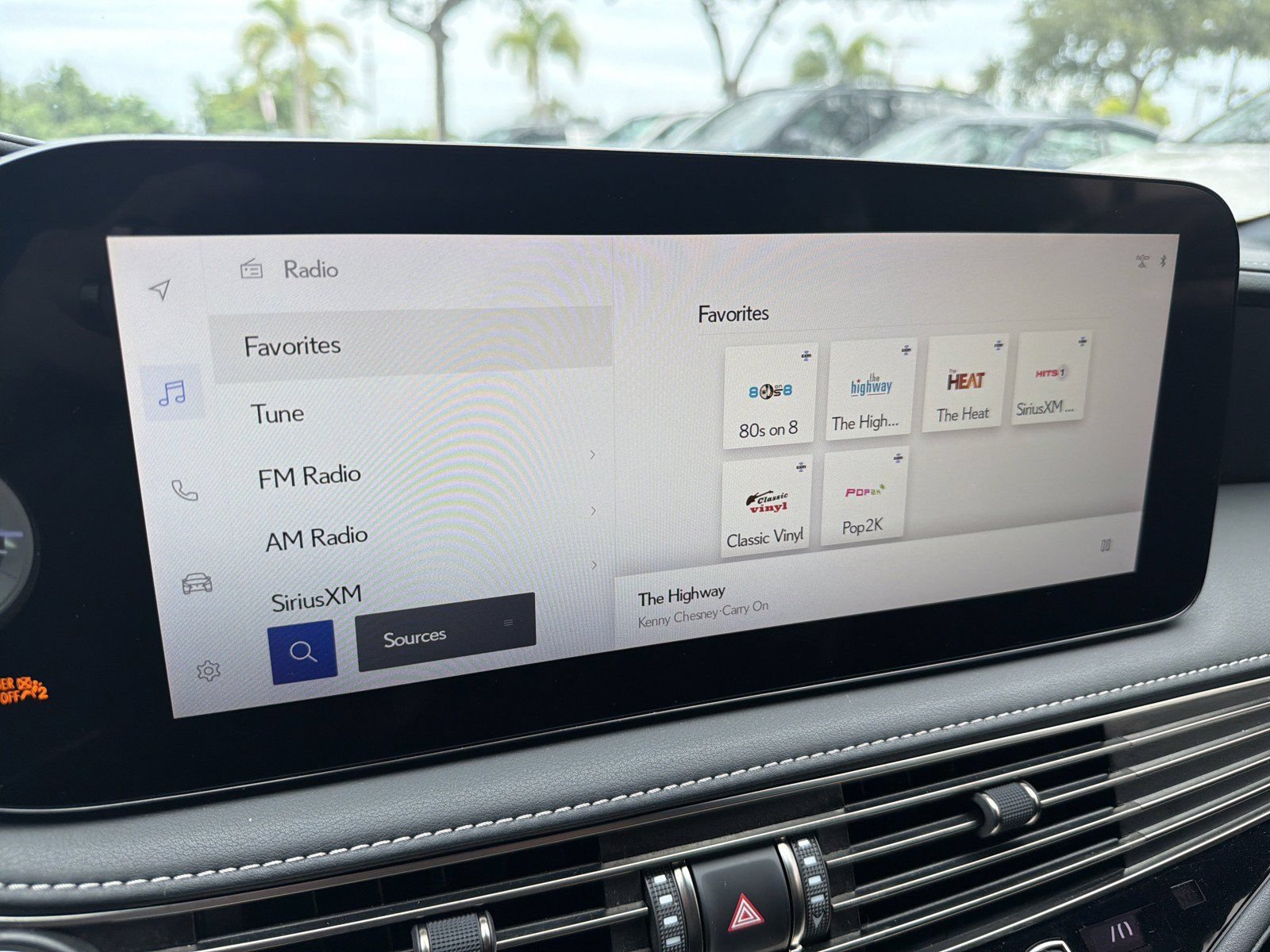 Used 2023 Lexus LS 500 w/ Accessory Package (Z2) RWD image 27