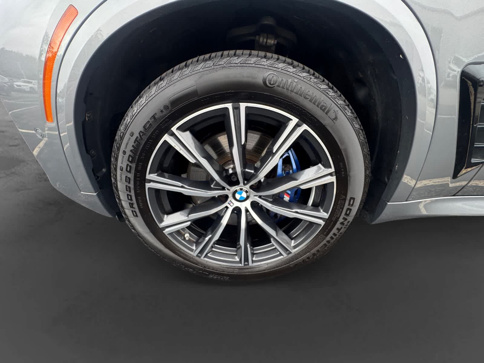 Used 2025 BMW X5 xDrive40i w/ M Sport Package AWD/4WD image 9