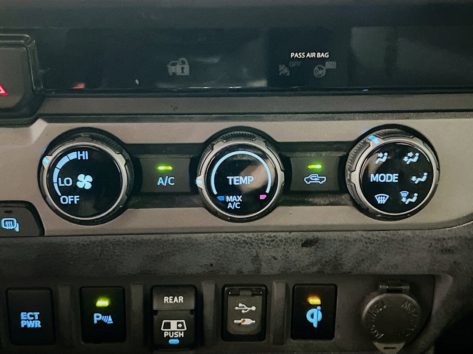 Used 2018 Toyota Tacoma TRD Sport w/ Technology Package RWD image 12