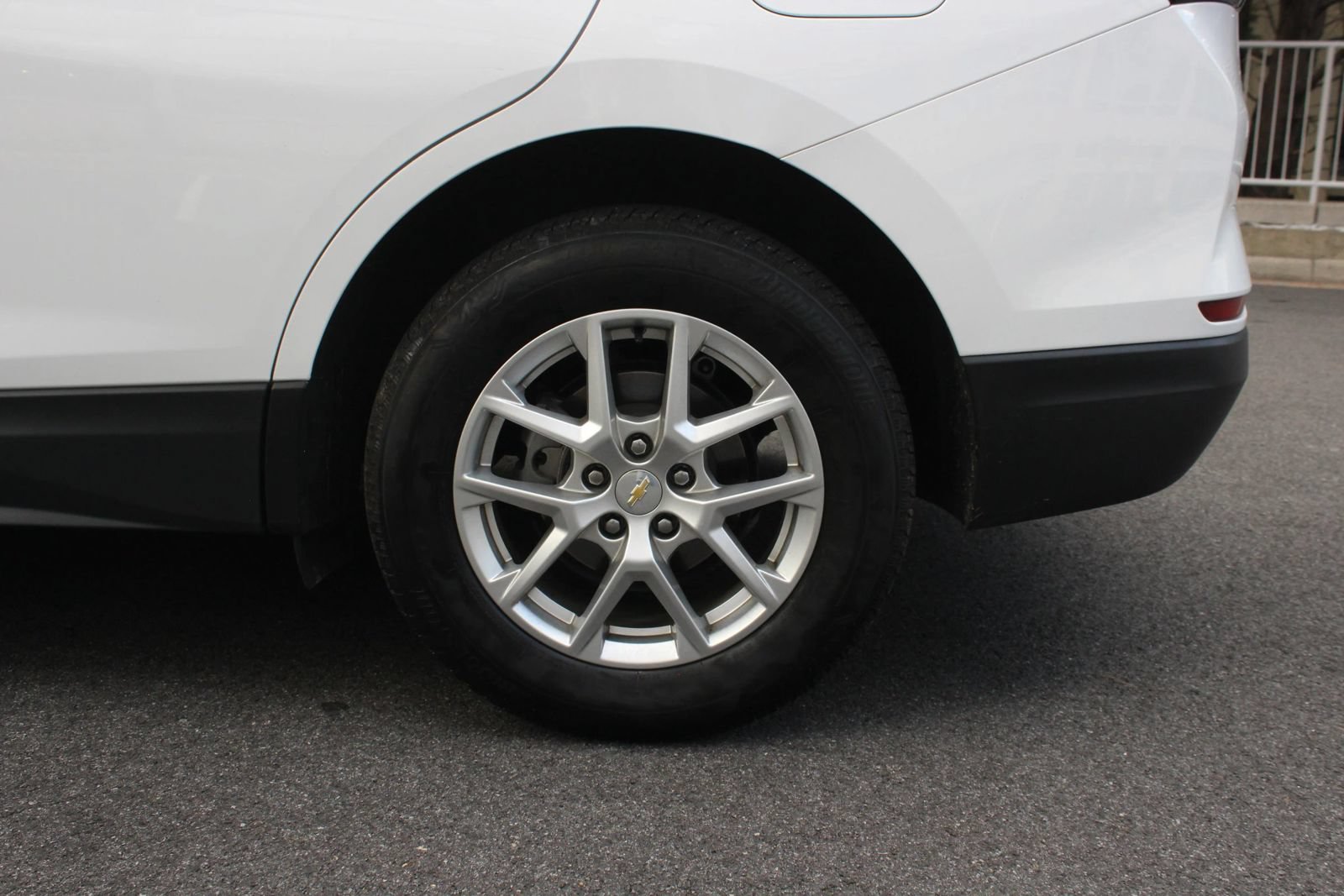 Used 2022 Chevrolet Equinox LT FWD image 10