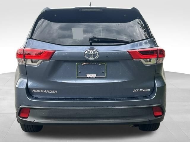 Used 2019 Toyota Highlander XLE AWD/4WD image 4