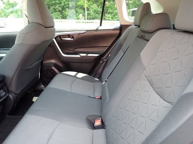 Certified 2021 Toyota RAV4 XLE w/ Convenience Package AWD/4WD image 17