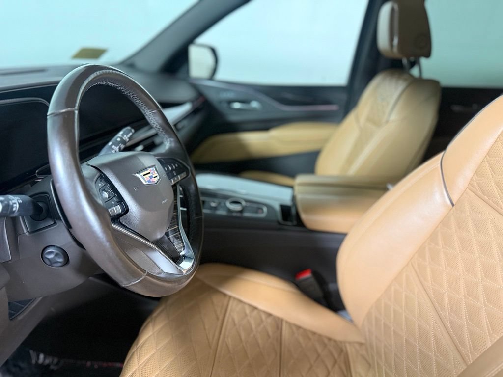 Used 2021 Cadillac Escalade ESV Premium Luxury AWD/4WD image 19
