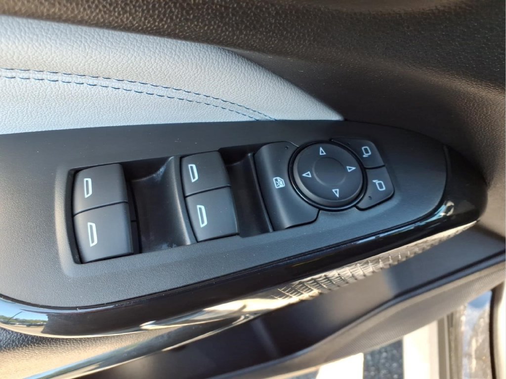 Used 2025 Chevrolet Trax LT w/ LT Convenience Package FWD image 20