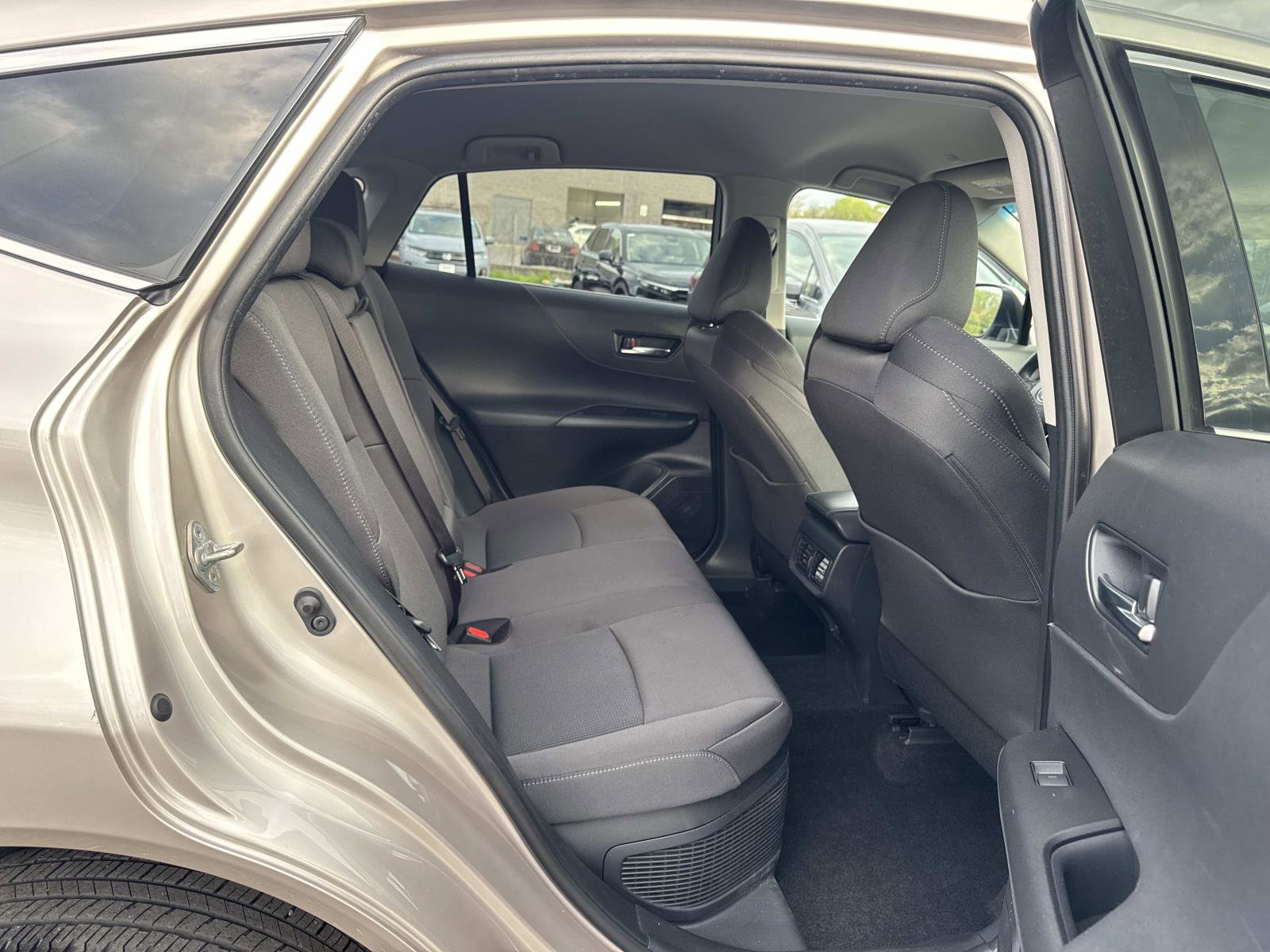 Used 2024 Toyota Venza LE image 16