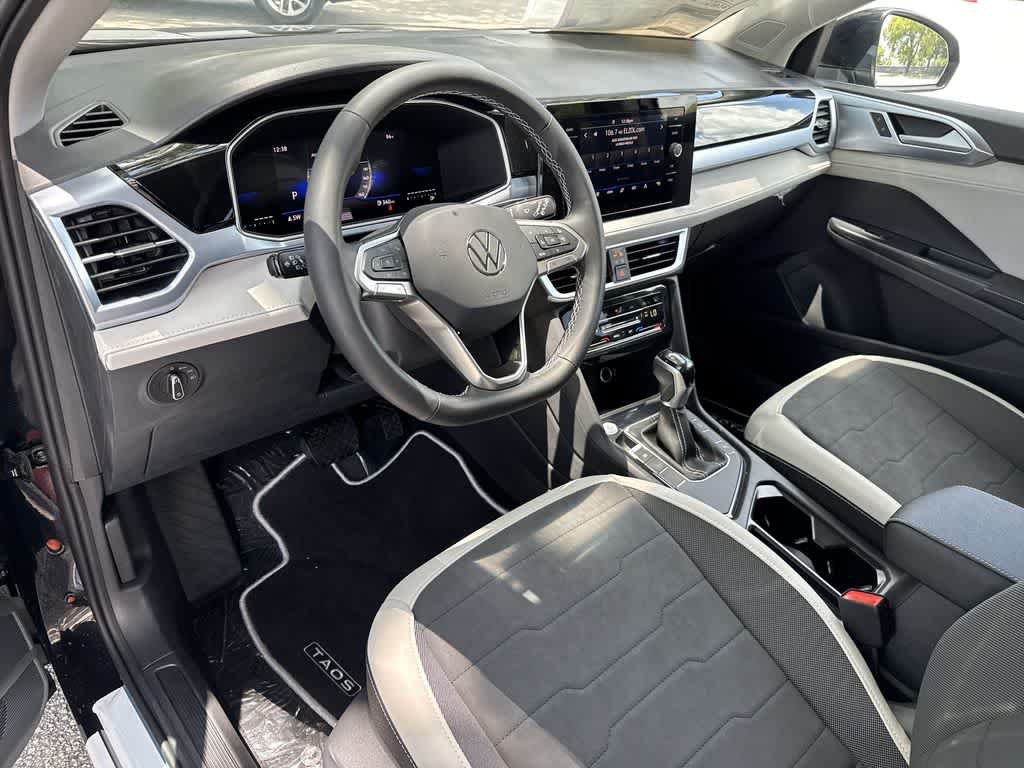 New 2026 Volkswagen Taos SE FWD image 14