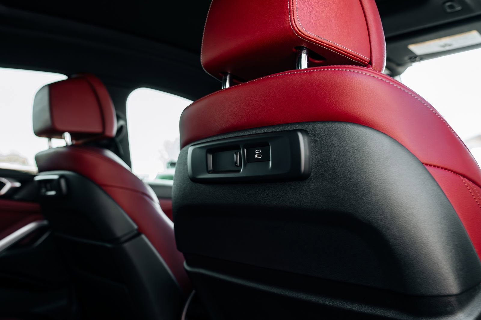 Used 2022 BMW X6 xDrive40i w/ M Sport Package image 53