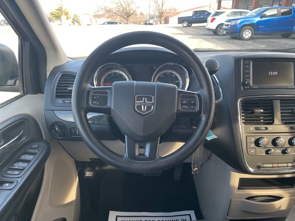 Used 2018 Dodge Grand Caravan SE image 31
