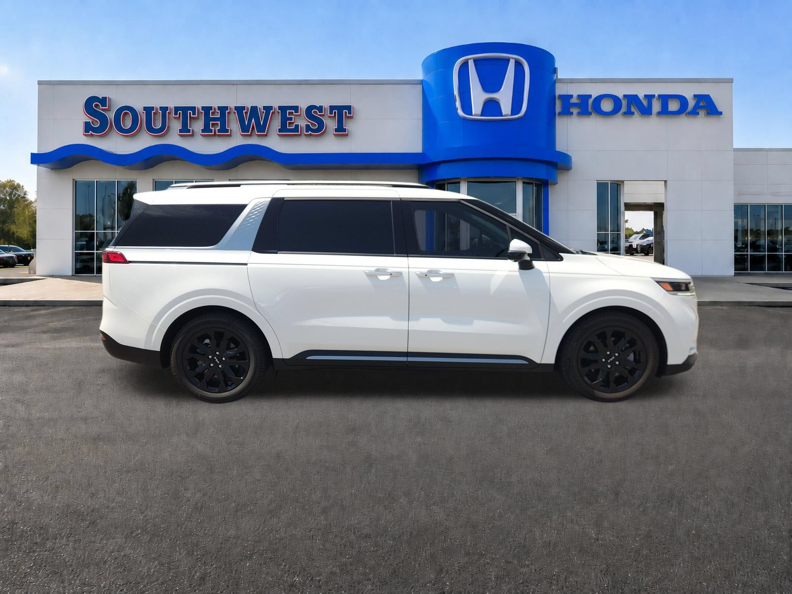 Used 2024 Kia Carnival SX FWD image 7