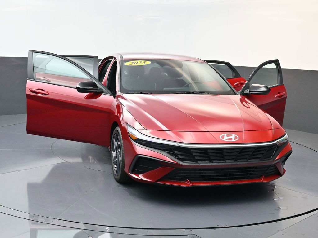 Certified 2025 Hyundai Elantra Sport image 23