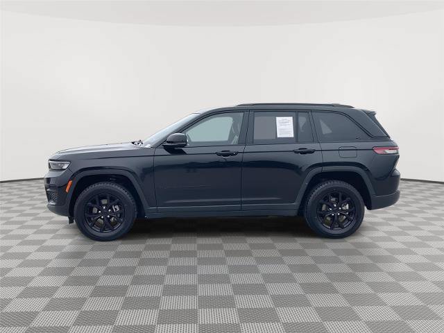 Used 2024 Jeep Grand Cherokee Altitude AWD/4WD image 2