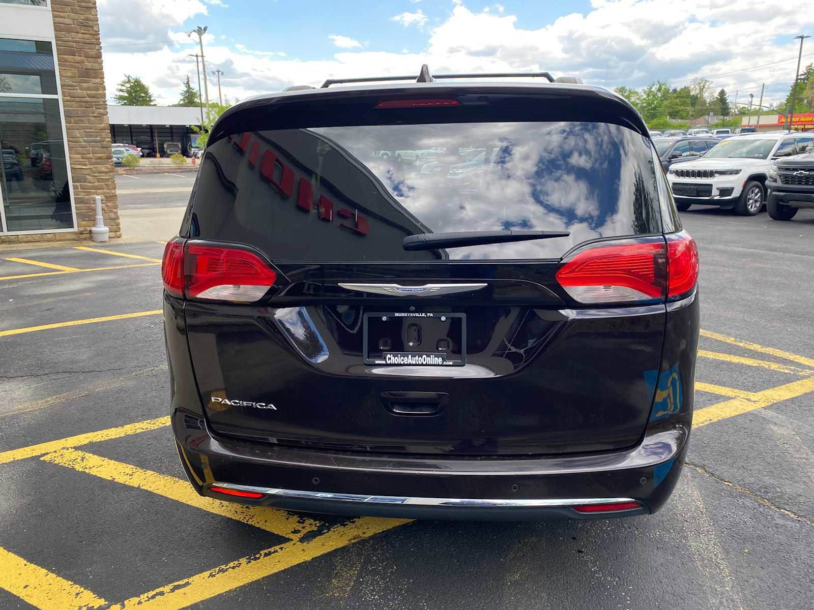 Used 2017 Chrysler Pacifica Touring-L FWD image 13