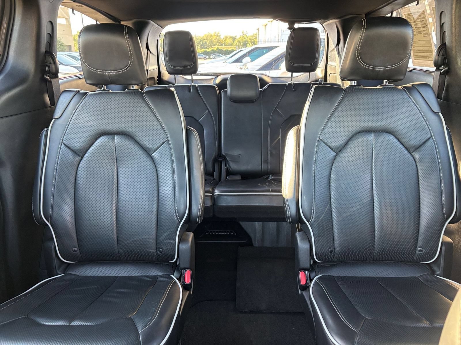 Used 2025 Chrysler Pacifica Limited FWD image 42