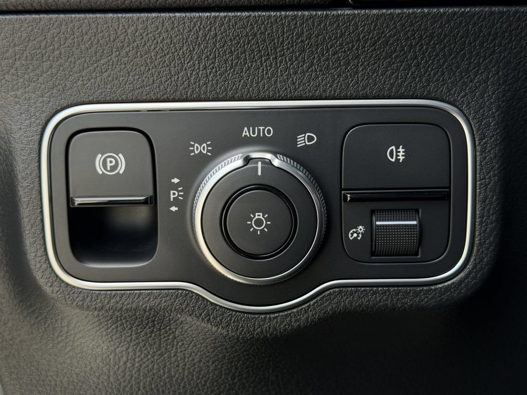 Used 2025 Mercedes-Benz GLA 250 4MATIC image 21