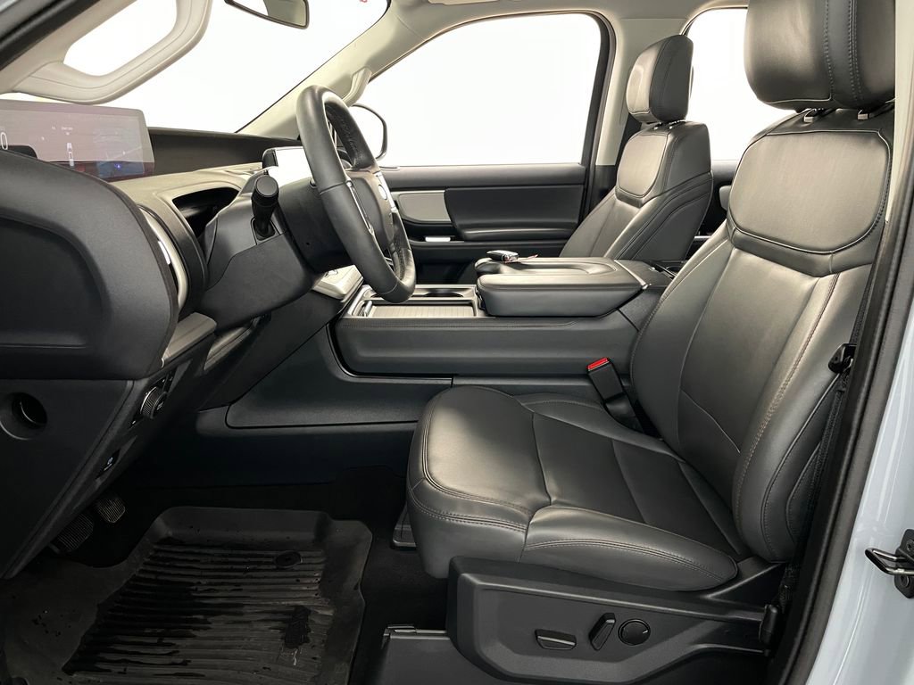 Used 2025 Ford Expedition Max Active AWD/4WD image 8