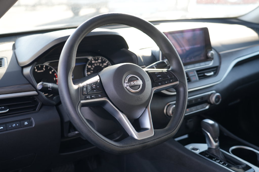 Used 2024 Nissan Altima 2.5 SV FWD image 13