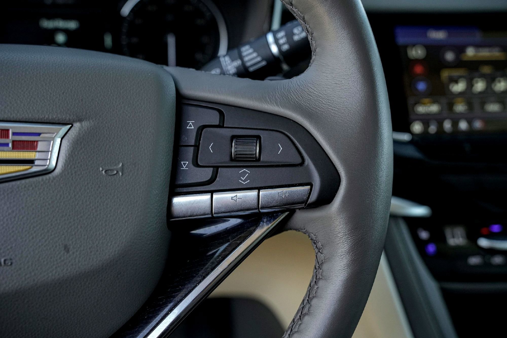 Used 2025 Cadillac XT6 Premium Luxury image 16