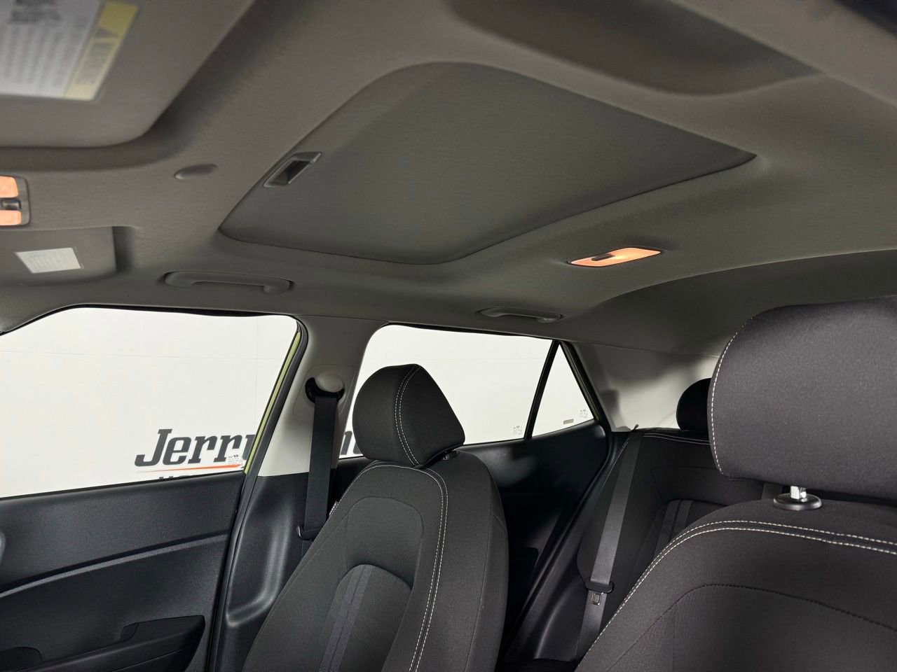 Used 2024 Hyundai Venue SEL image 12