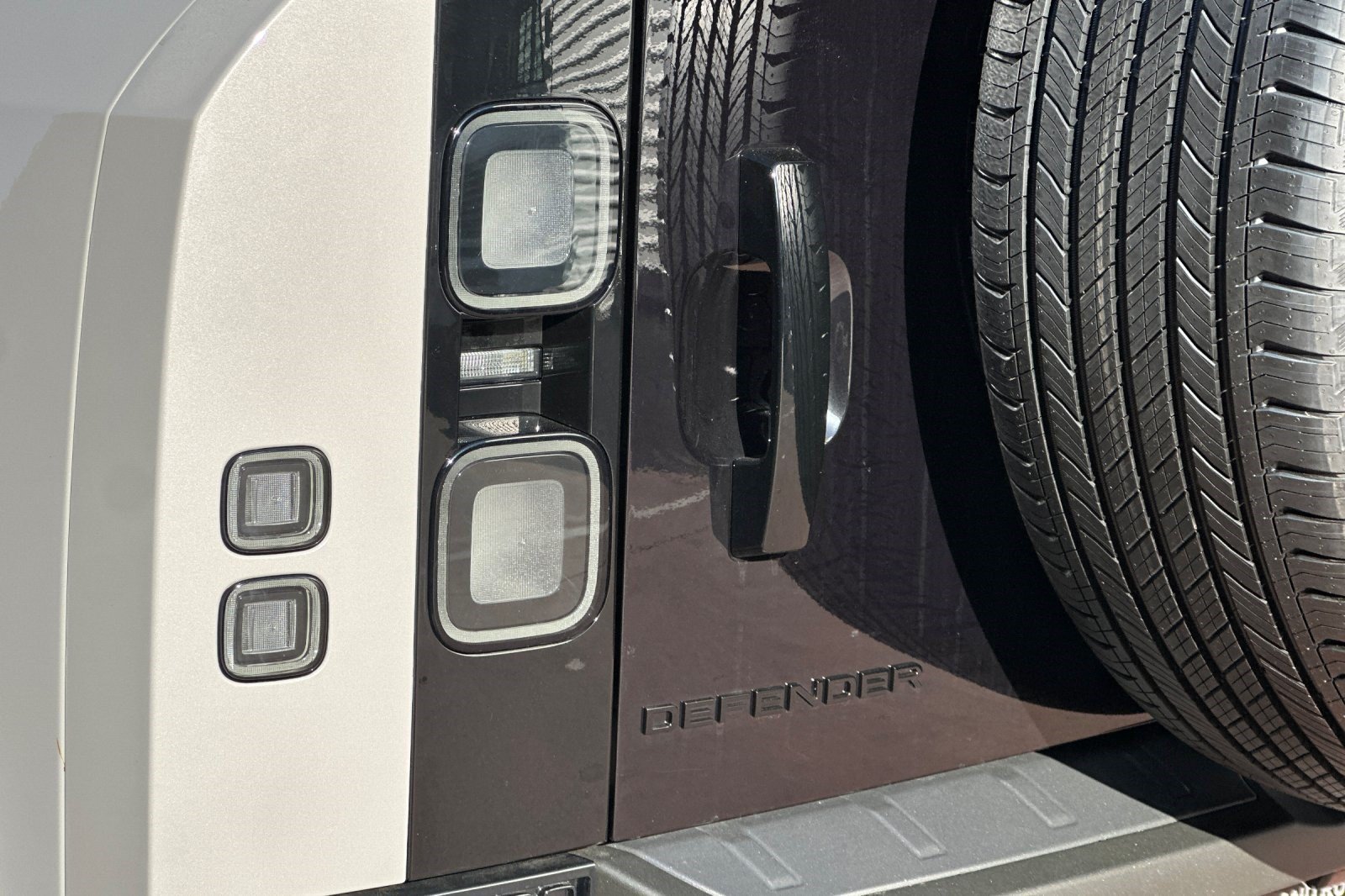 New 2026 Land Rover Defender 110 OCTA AWD/4WD image 26