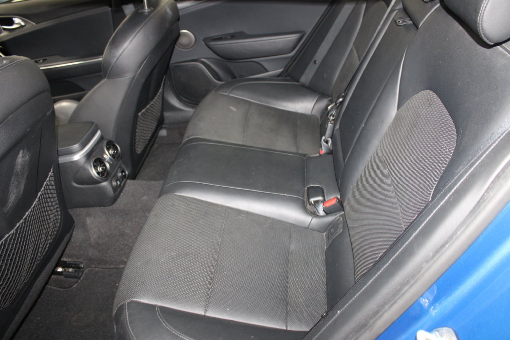 Used 2020 Kia Stinger GT1 RWD image 16