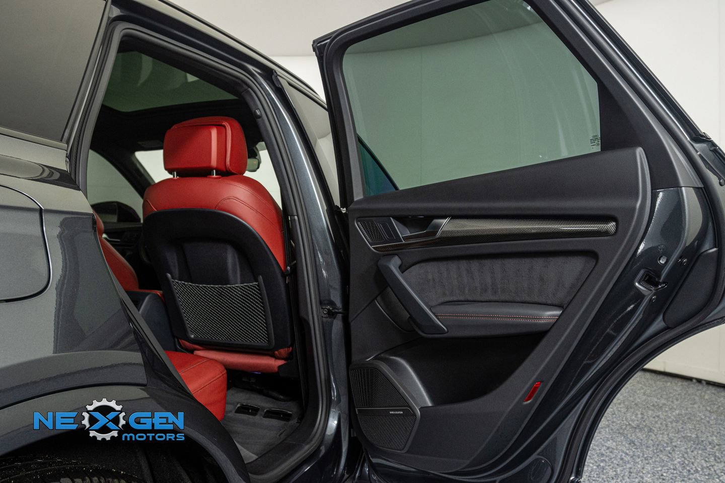 Used 2024 Audi SQ5 Prestige image 32