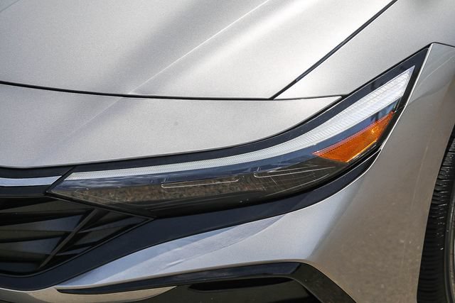 Certified 2025 Hyundai Elantra SEL FWD image 8