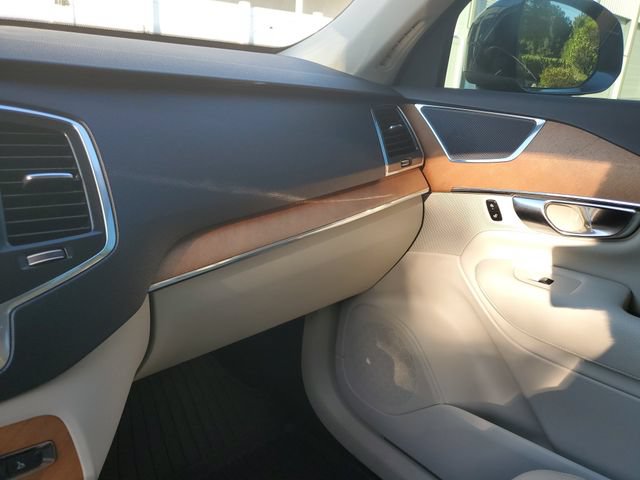 Used 2021 Volvo XC90 T6 Momentum w/ Climate Package AWD/4WD image 25