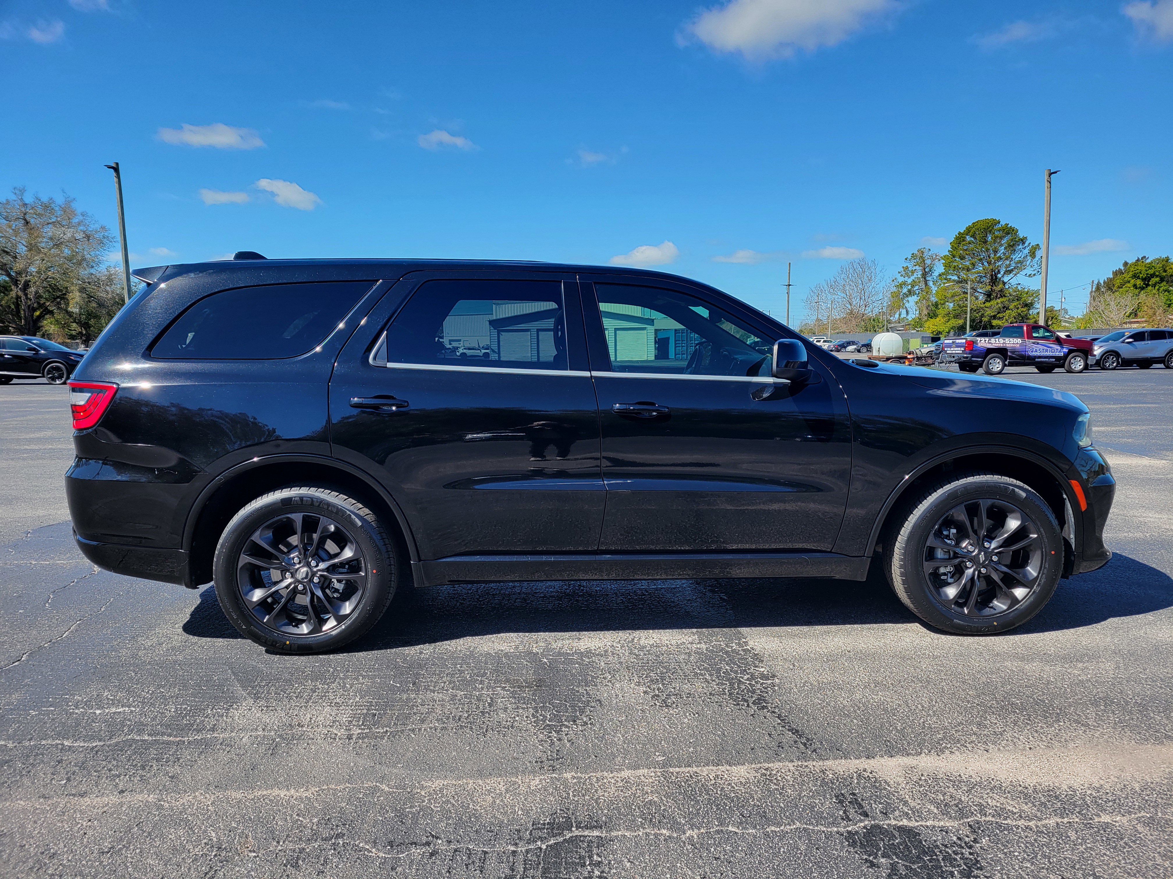 Used 2022 Dodge Durango SXT w/ Blacktop Package image 4