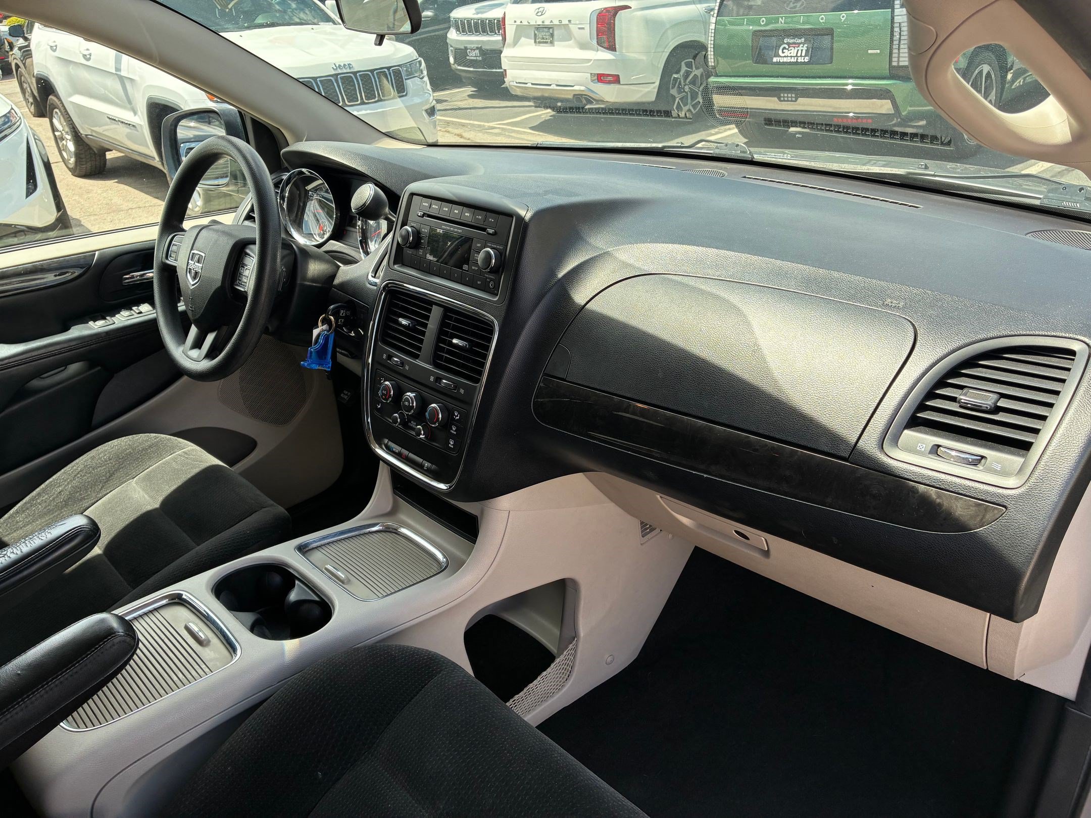 Used 2016 Dodge Grand Caravan SXT FWD image 31