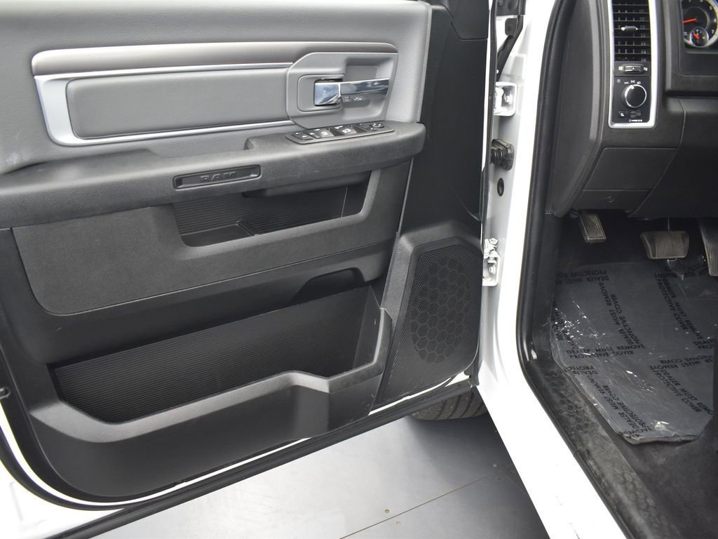 Used 2022 RAM 1500 Classic SLT image 28