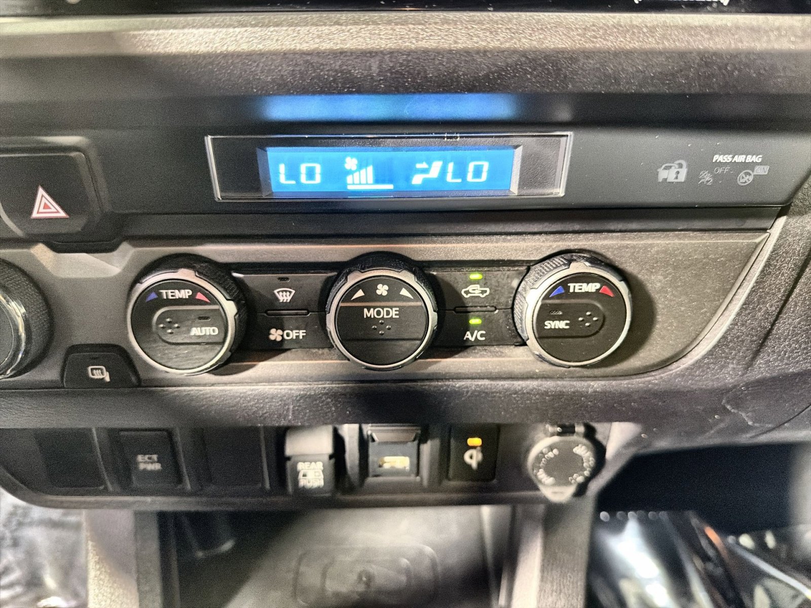 Used 2022 Toyota Tacoma TRD Off-Road AWD/4WD image 30