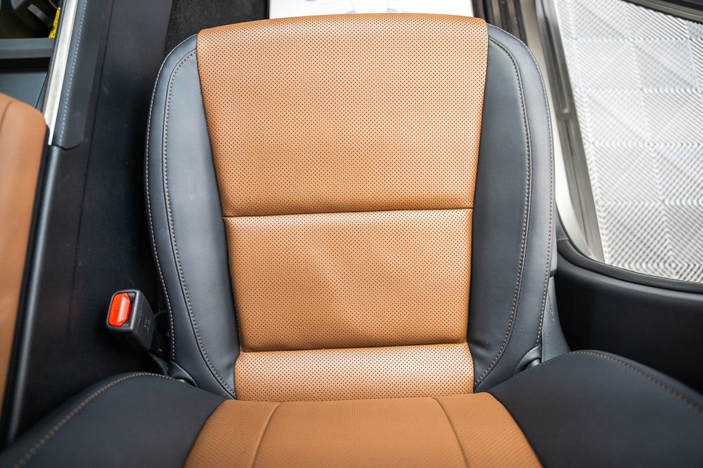 Used 2025 Lexus GX 550 w/ Cold Area Package image 36