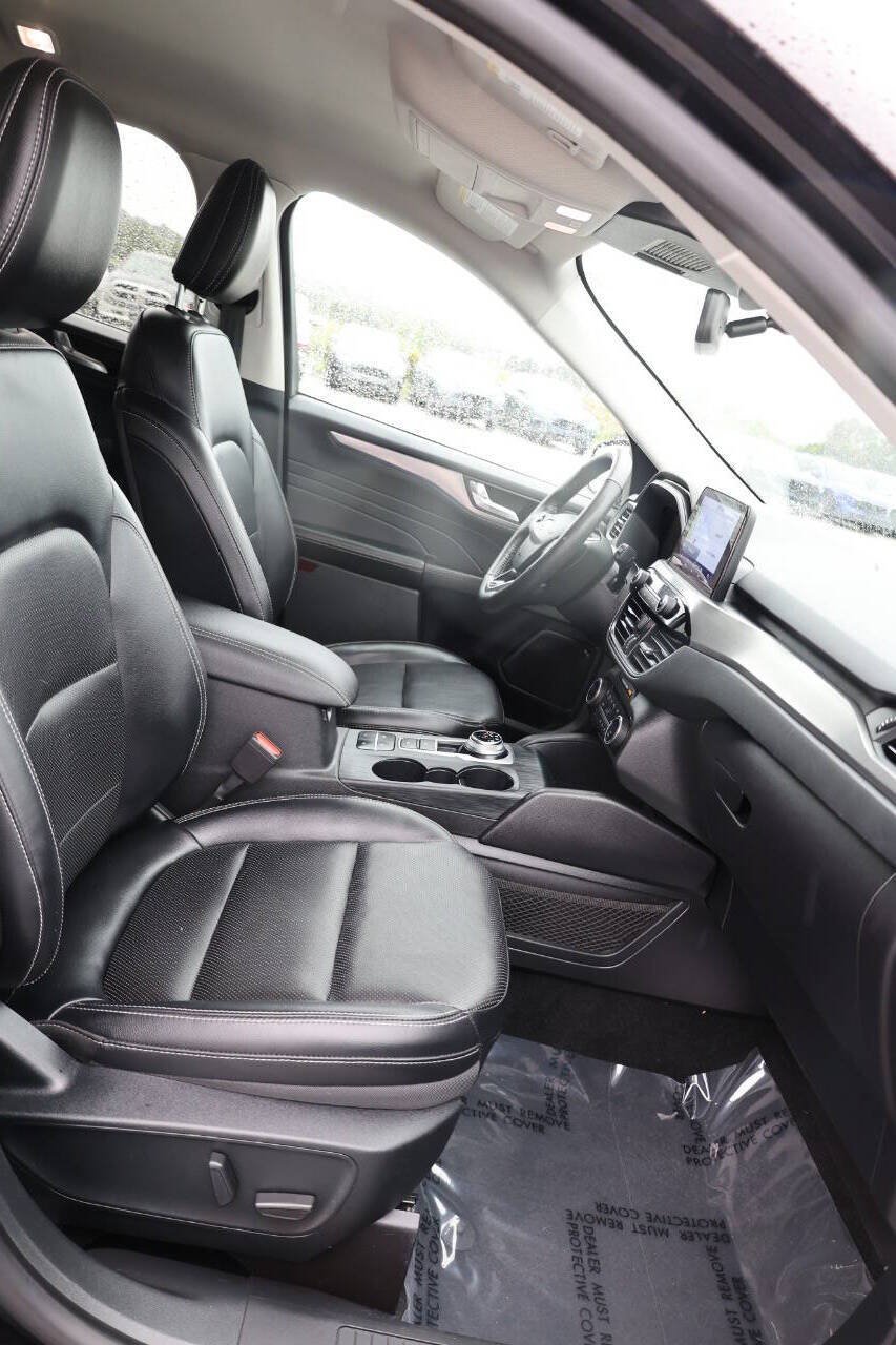 Used 2021 Ford Escape Titanium AWD/4WD image 15