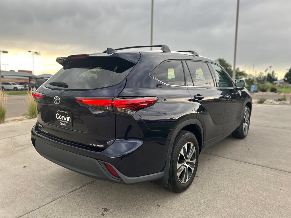Used 2020 Toyota Highlander XLE AWD/4WD image 9