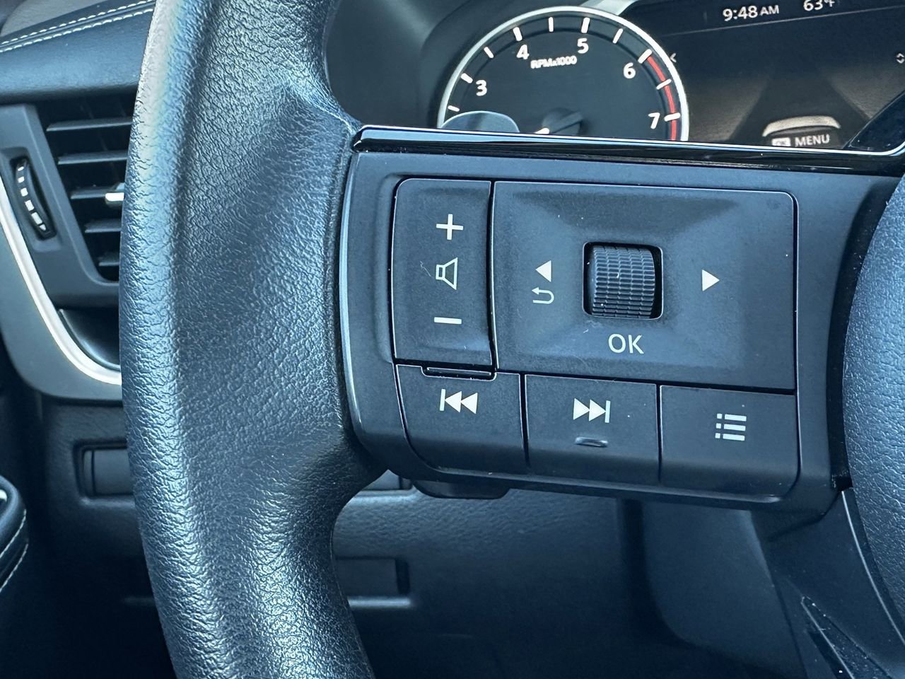 Used 2023 Nissan Rogue SV image 14